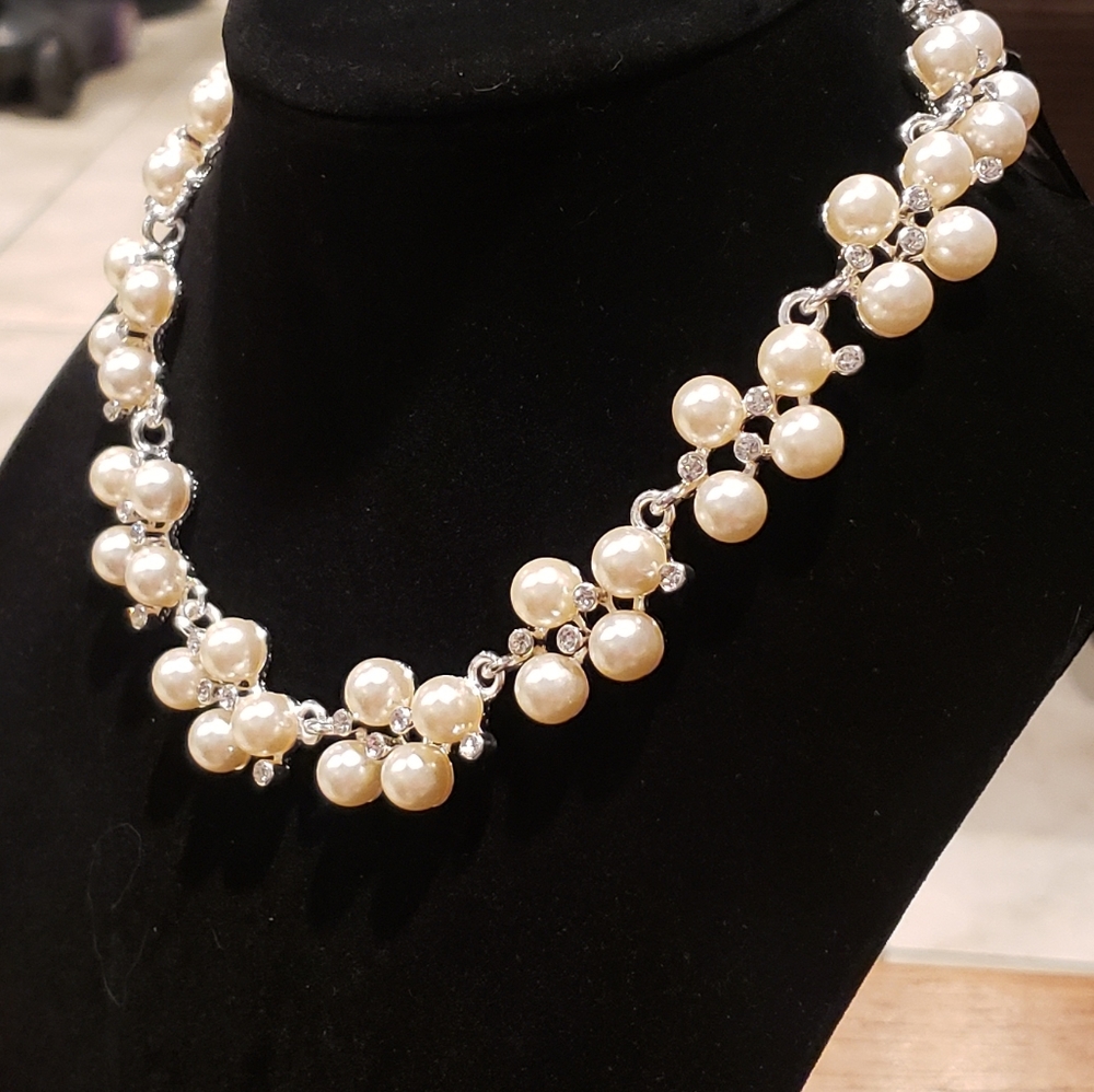 NEW Faux Pearl and Rhinestone Choker Necklace - Picture 3 of 3
